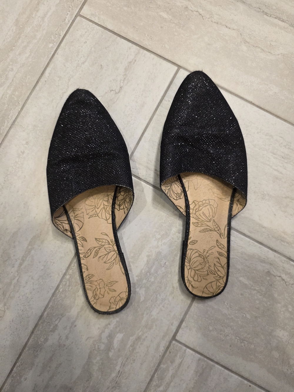 Joyfolie Black Sparkle Pointed Slip-On Flats